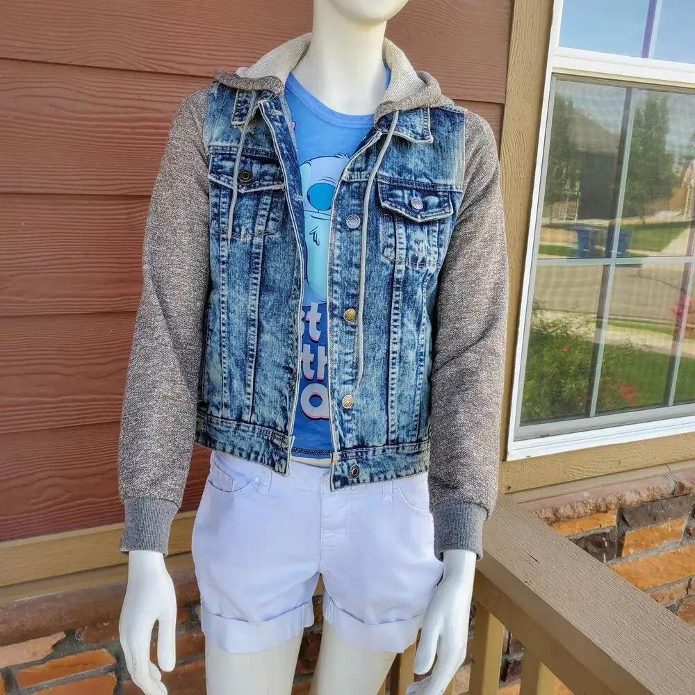 Rue21 Juniors Size Medium Distressed Hooded Jean Jacket EUC
